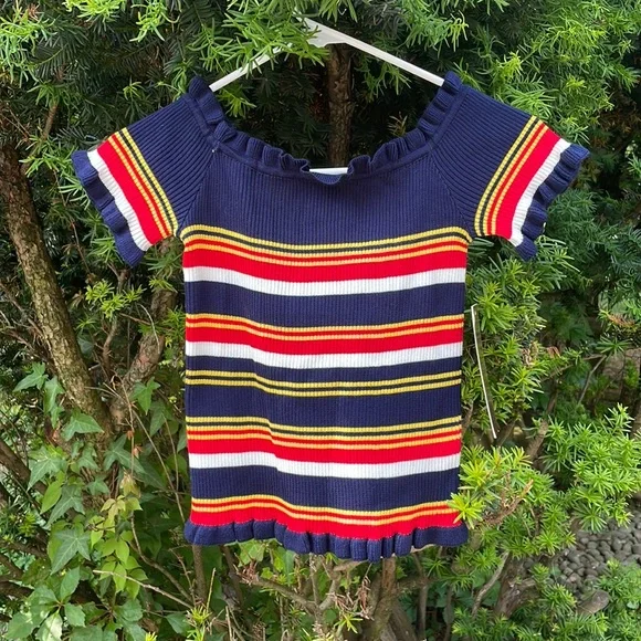 NWT - Cute, Croppy Almost Famous Top - Picture 1 of 4